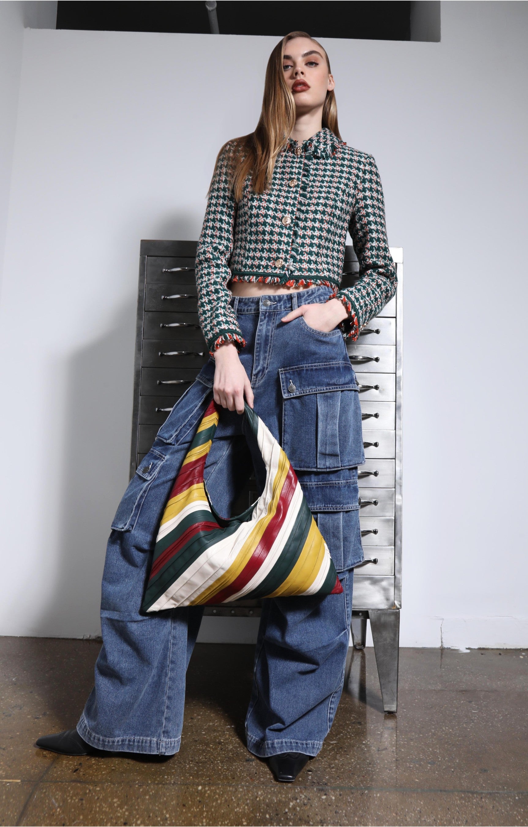 Dakota Shoulder, Multi
