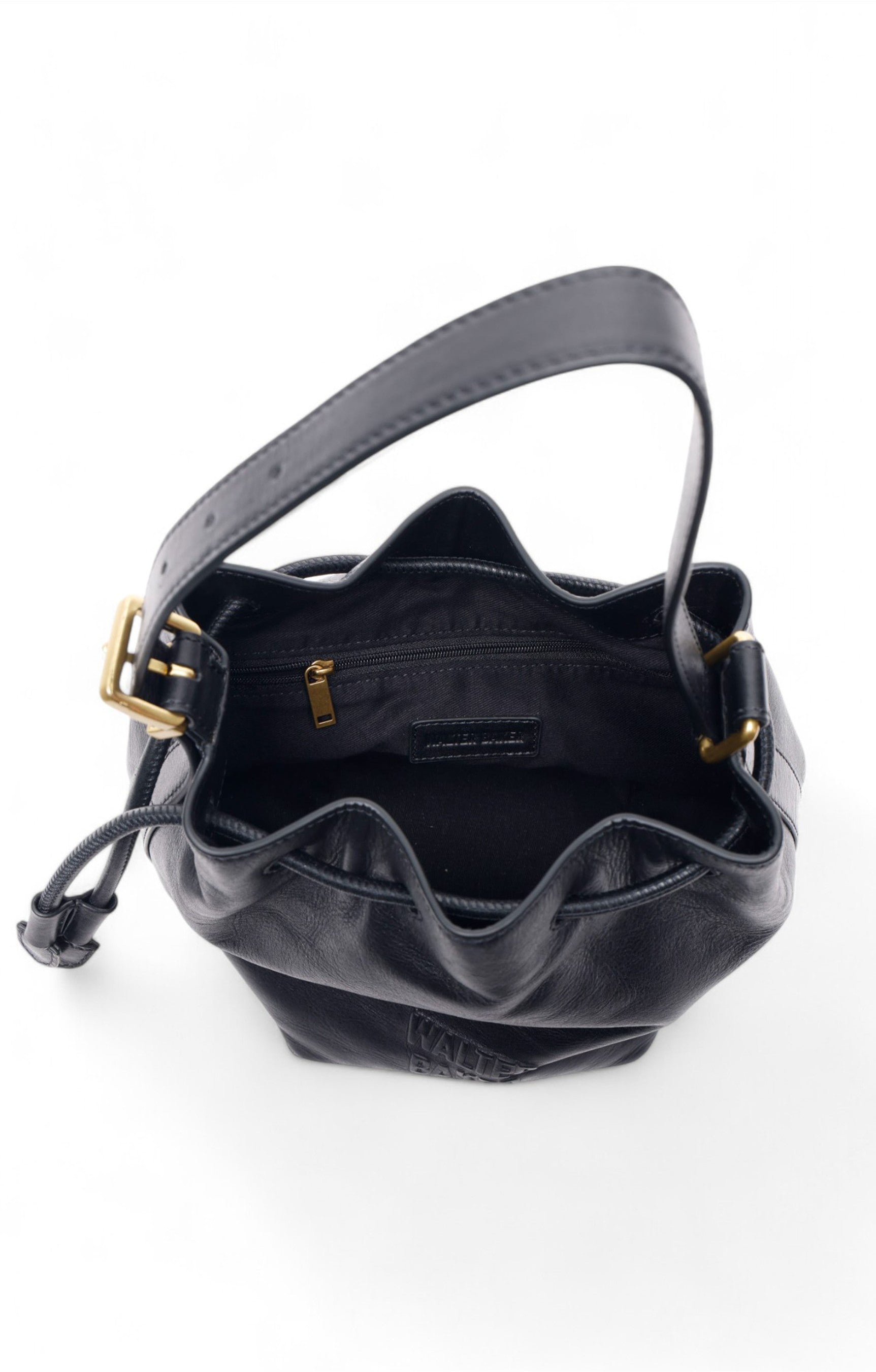 Rue Bucket, Black