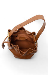 Rue Bucket, Camel